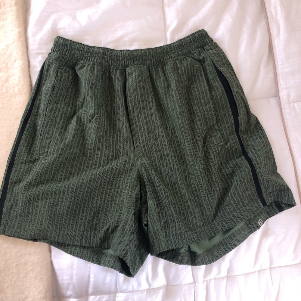 RARE LULULEMON SHORTS WITH LINER